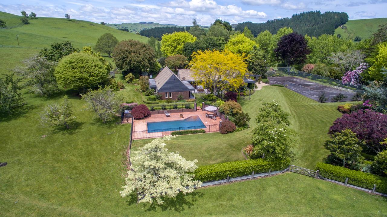 Omaka Lodge Taumarunui Exterior photo